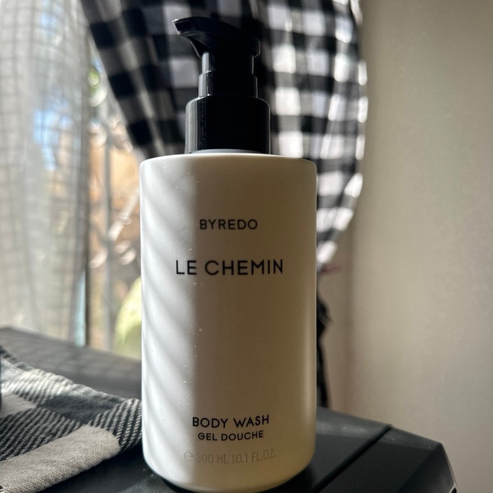 BYREDO
LE CHEMIN BODY WASH
10.1oz sealed